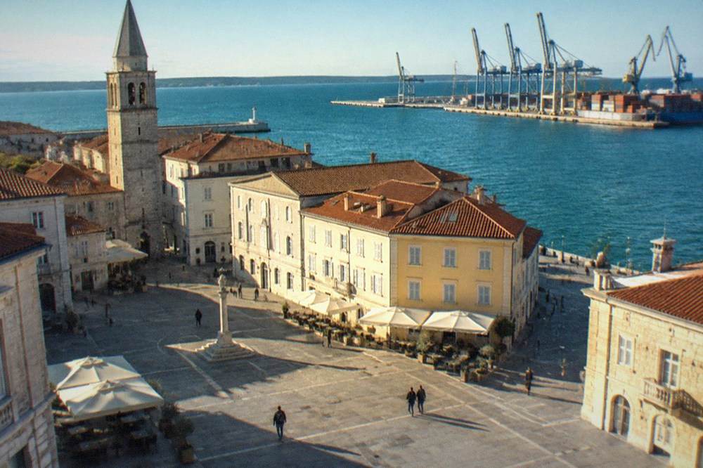 A road sign marking a border crossing between two countries